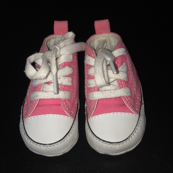Pink converse 💕 - Picture 2 of 4